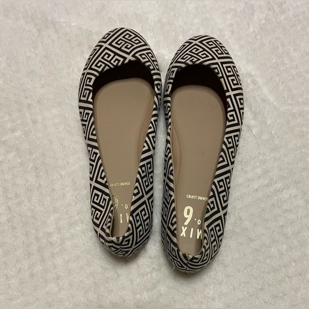 Mix No.‎ 6 Women’s Size Black and Tan Flats